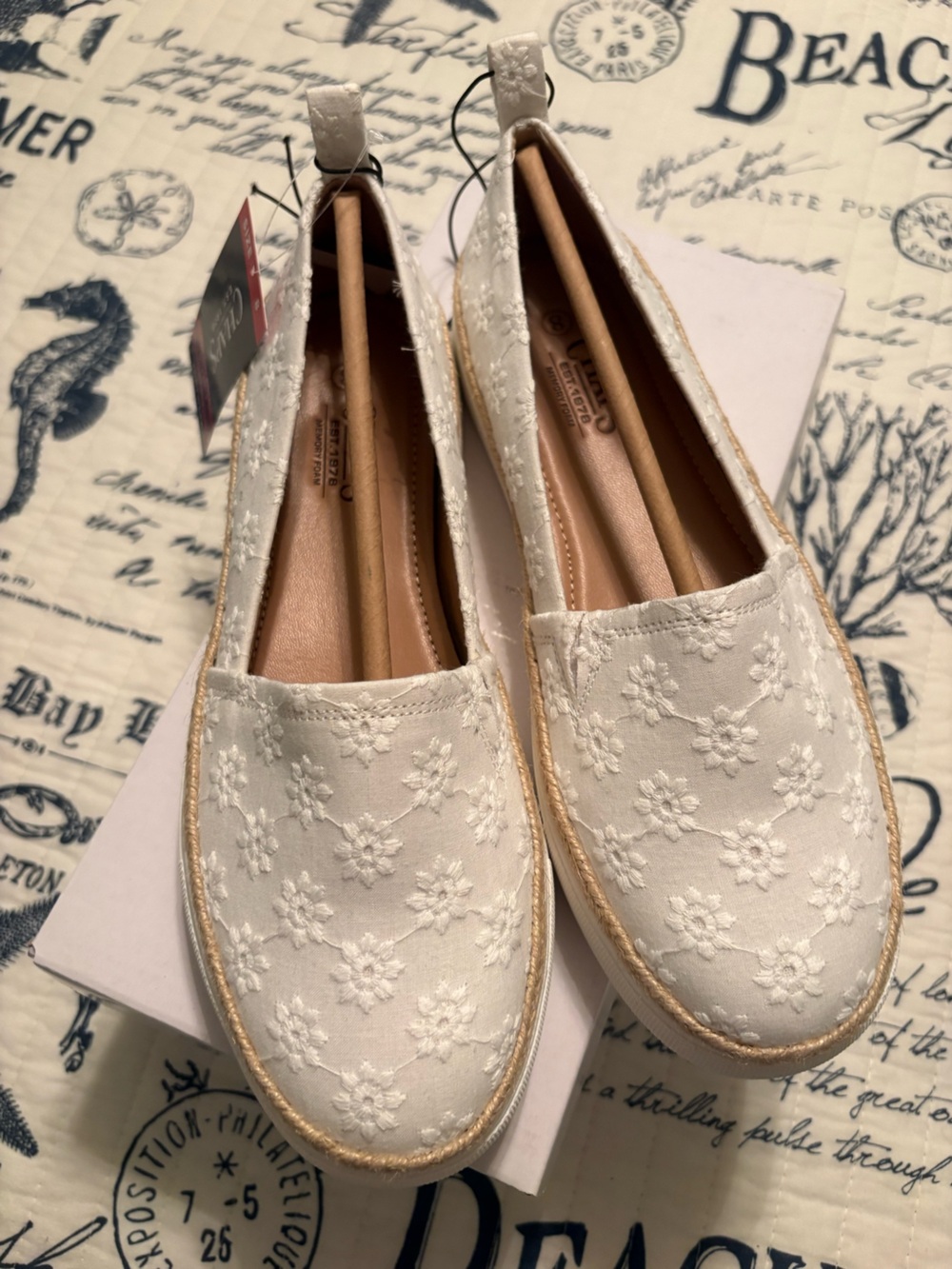 Chaps Women’s Cora Slip On Sneakers NEW SIZE 8